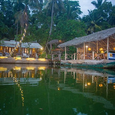 Aki Luna Lagoon Resort Hikkaduwa Buitenkant foto