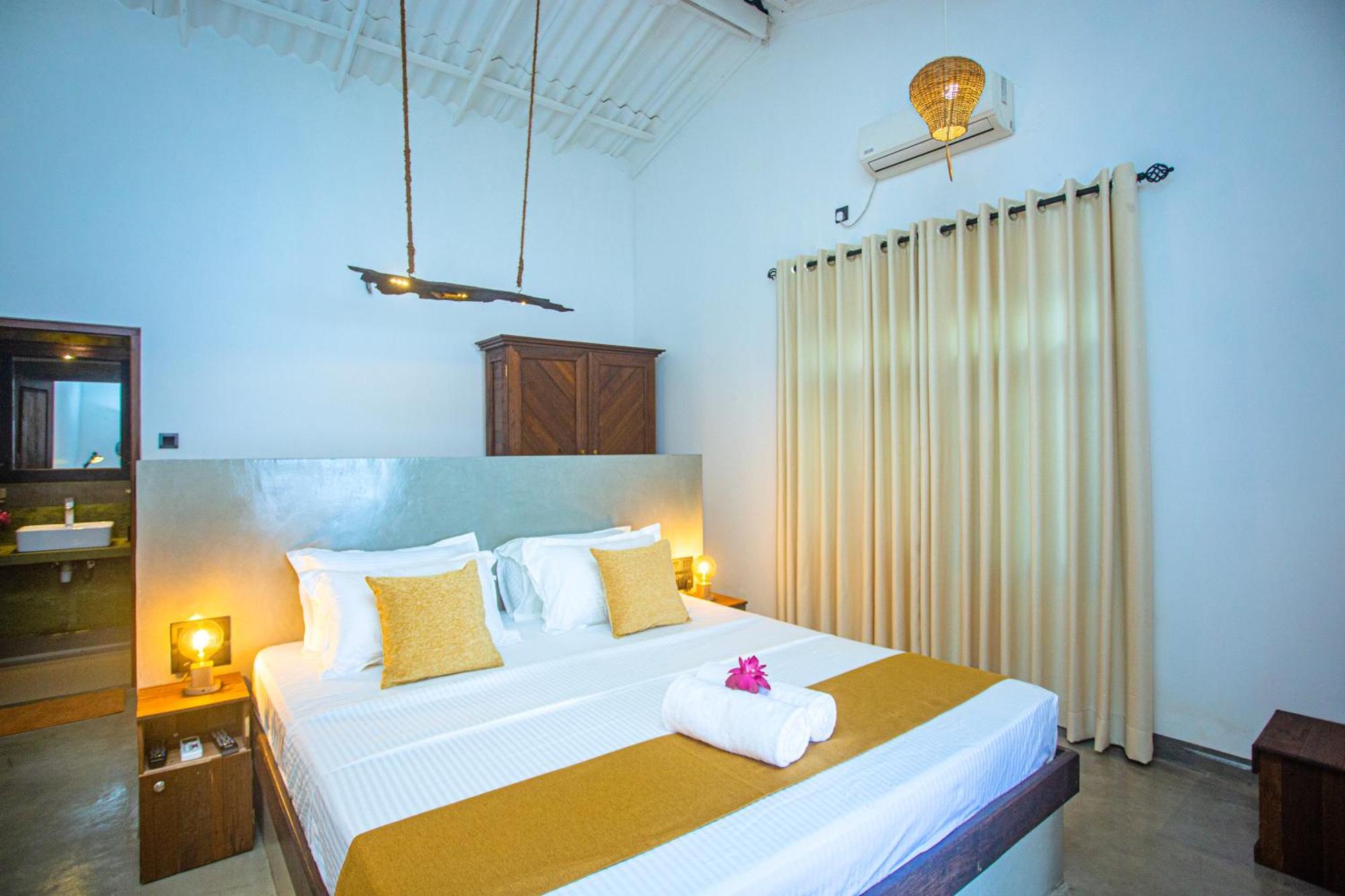 Aki Luna Lagoon Resort Hikkaduwa Buitenkant foto