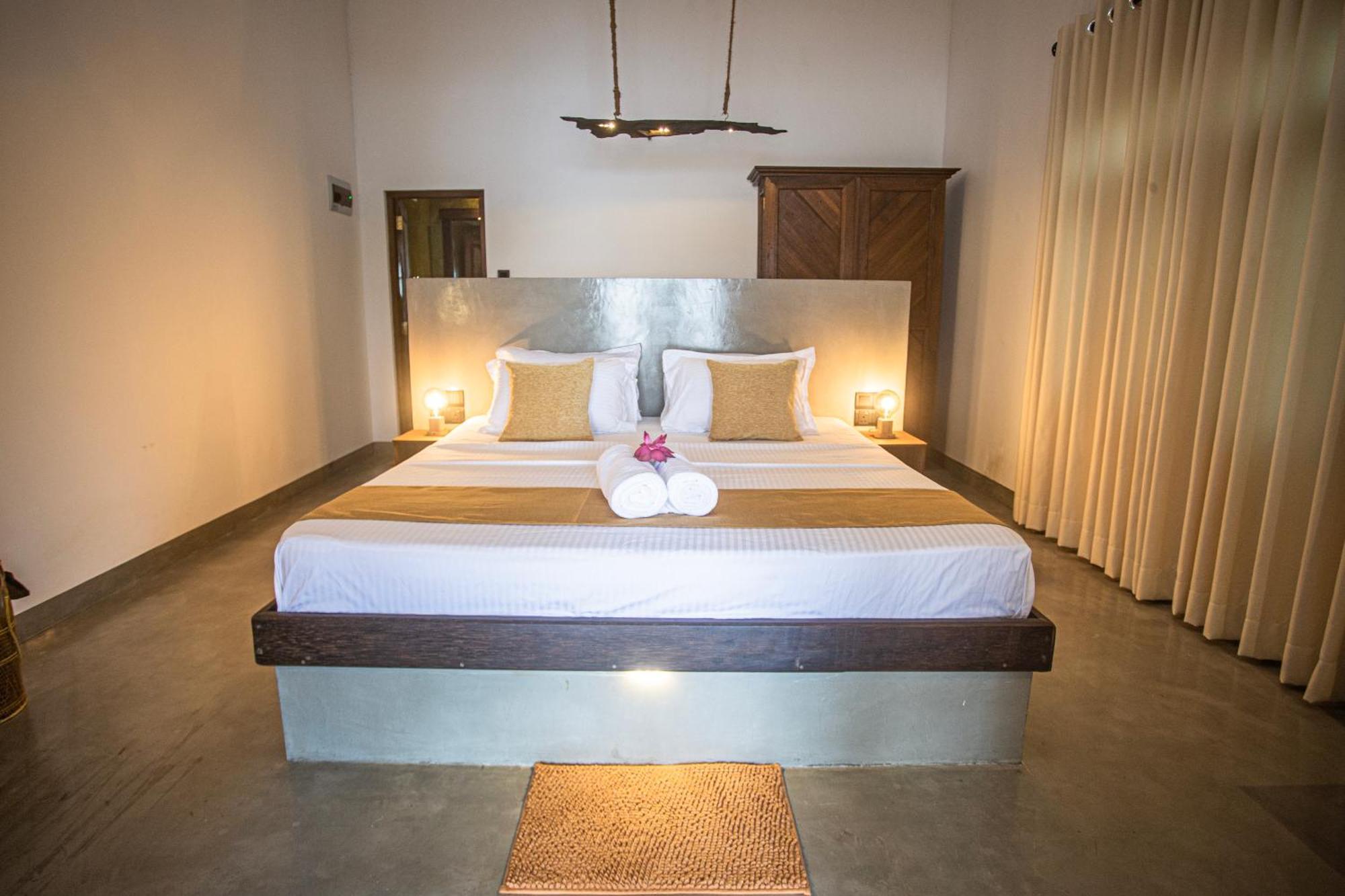 Aki Luna Lagoon Resort Hikkaduwa Buitenkant foto