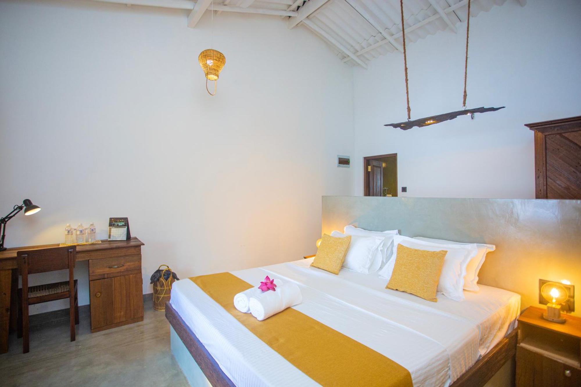 Aki Luna Lagoon Resort Hikkaduwa Buitenkant foto