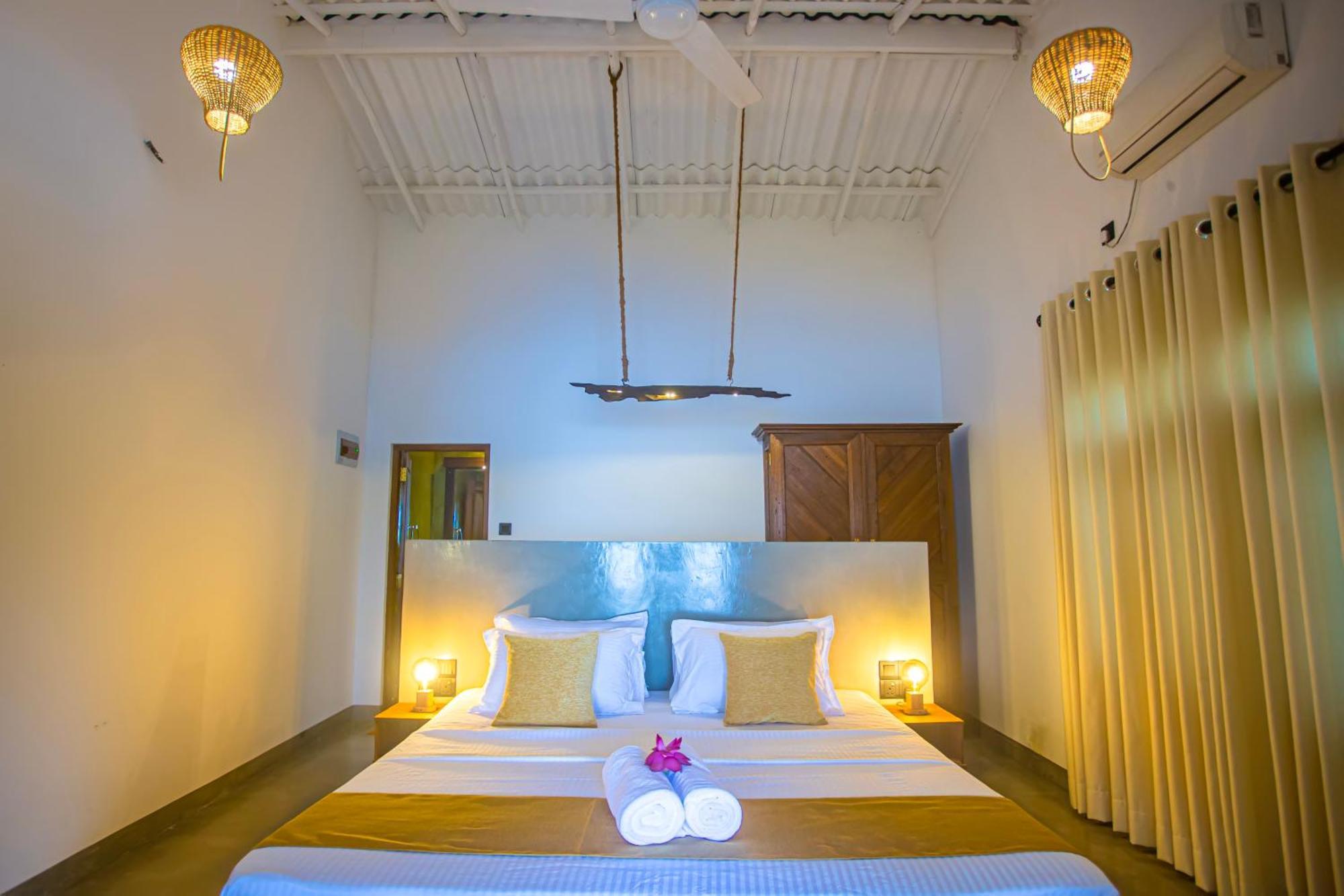 Aki Luna Lagoon Resort Hikkaduwa Buitenkant foto