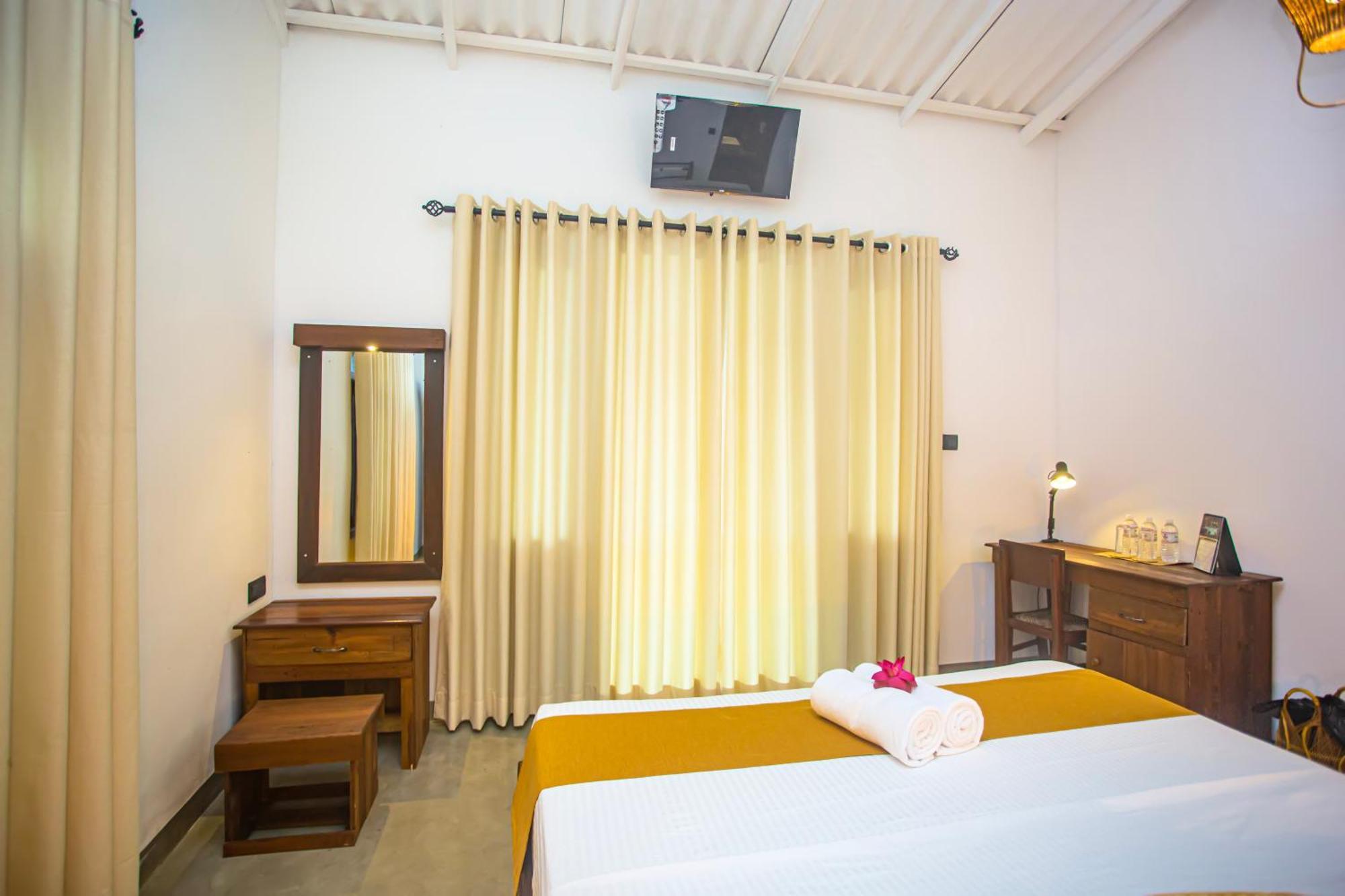 Aki Luna Lagoon Resort Hikkaduwa Buitenkant foto
