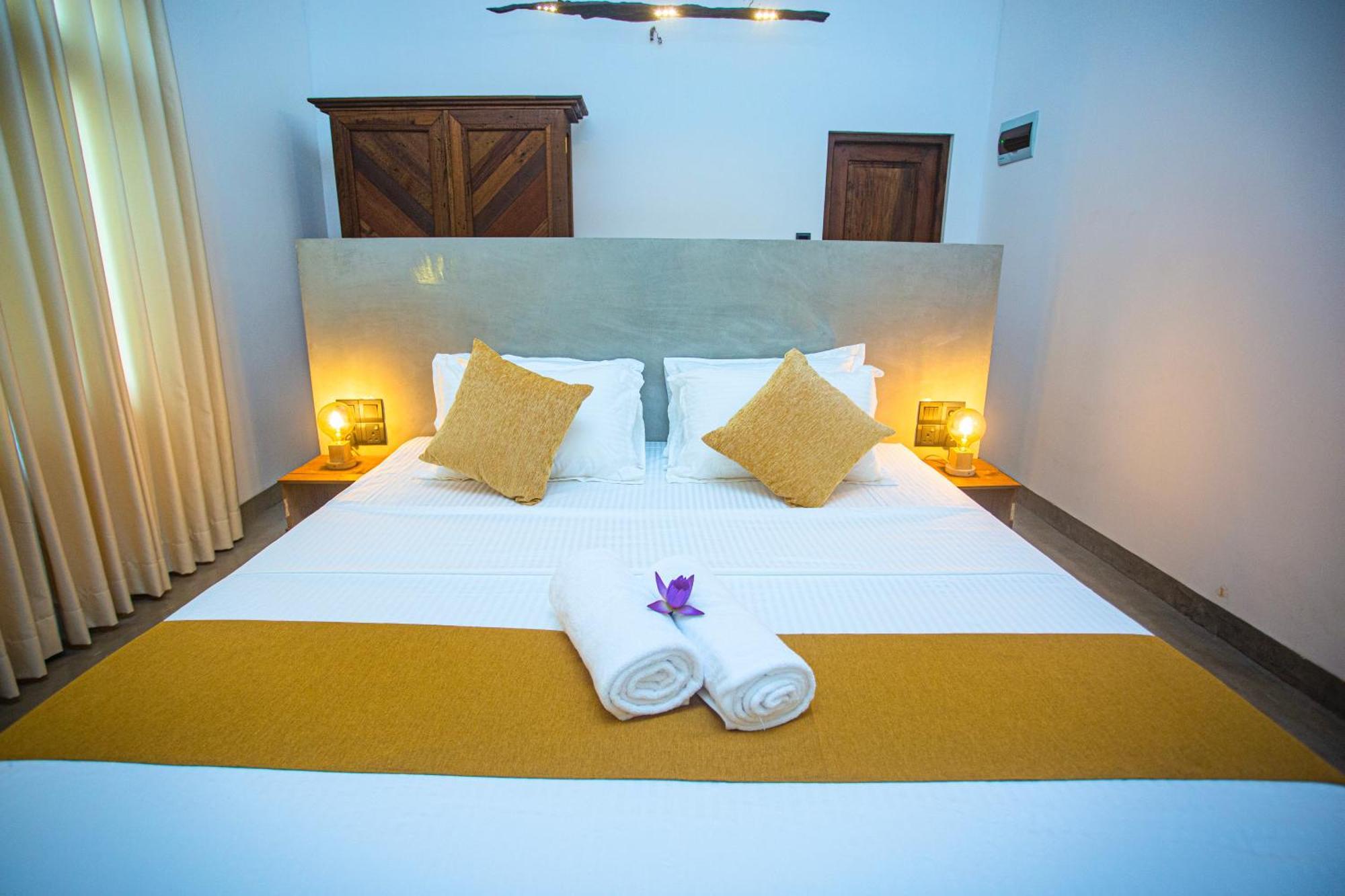 Aki Luna Lagoon Resort Hikkaduwa Buitenkant foto