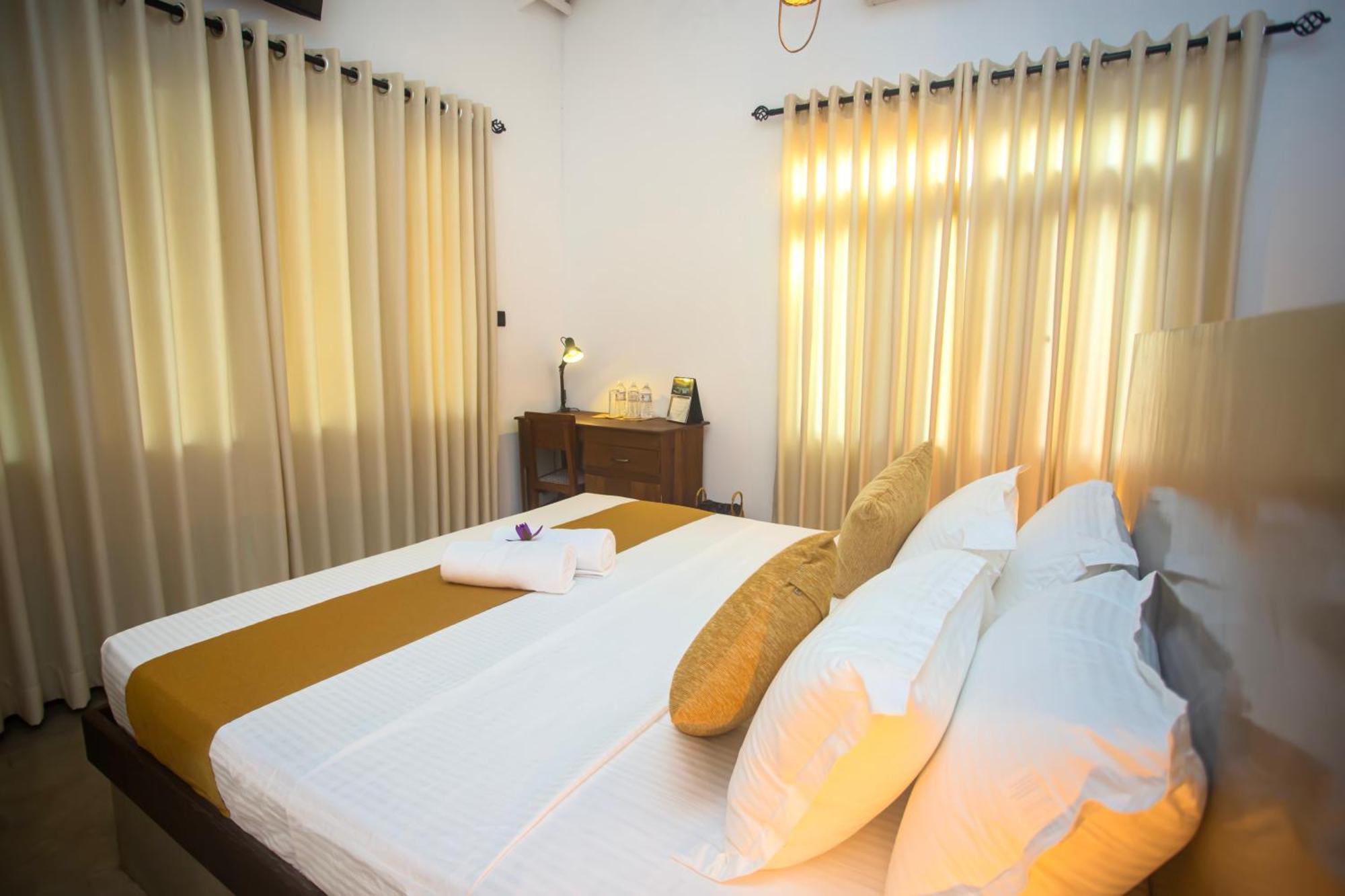 Aki Luna Lagoon Resort Hikkaduwa Buitenkant foto