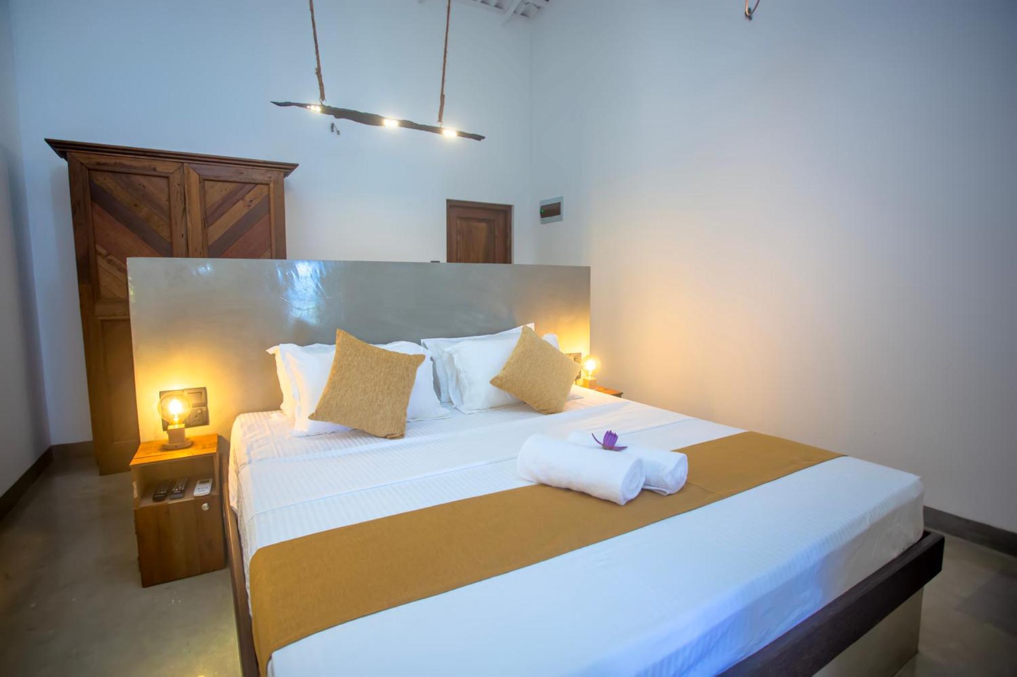 Aki Luna Lagoon Resort Hikkaduwa Buitenkant foto