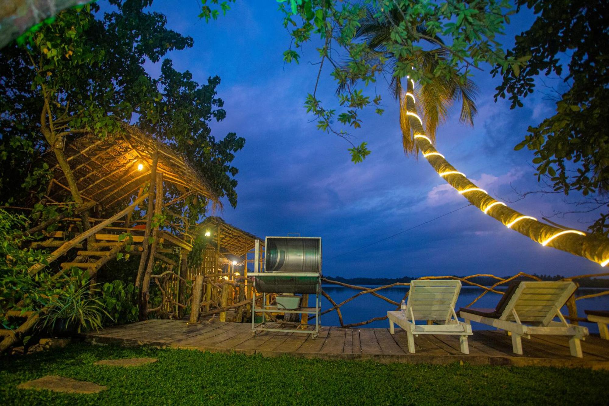 Aki Luna Lagoon Resort Hikkaduwa Buitenkant foto