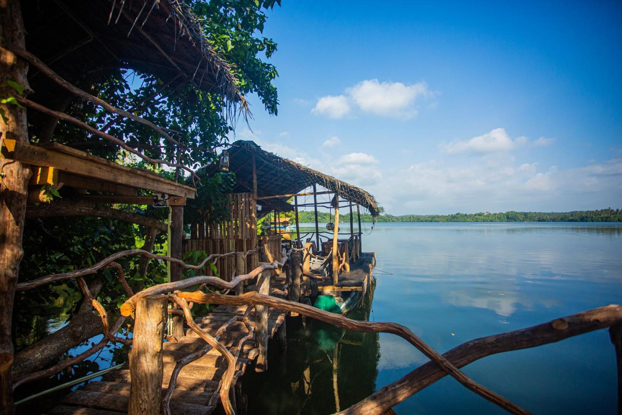 Aki Luna Lagoon Resort Hikkaduwa Buitenkant foto