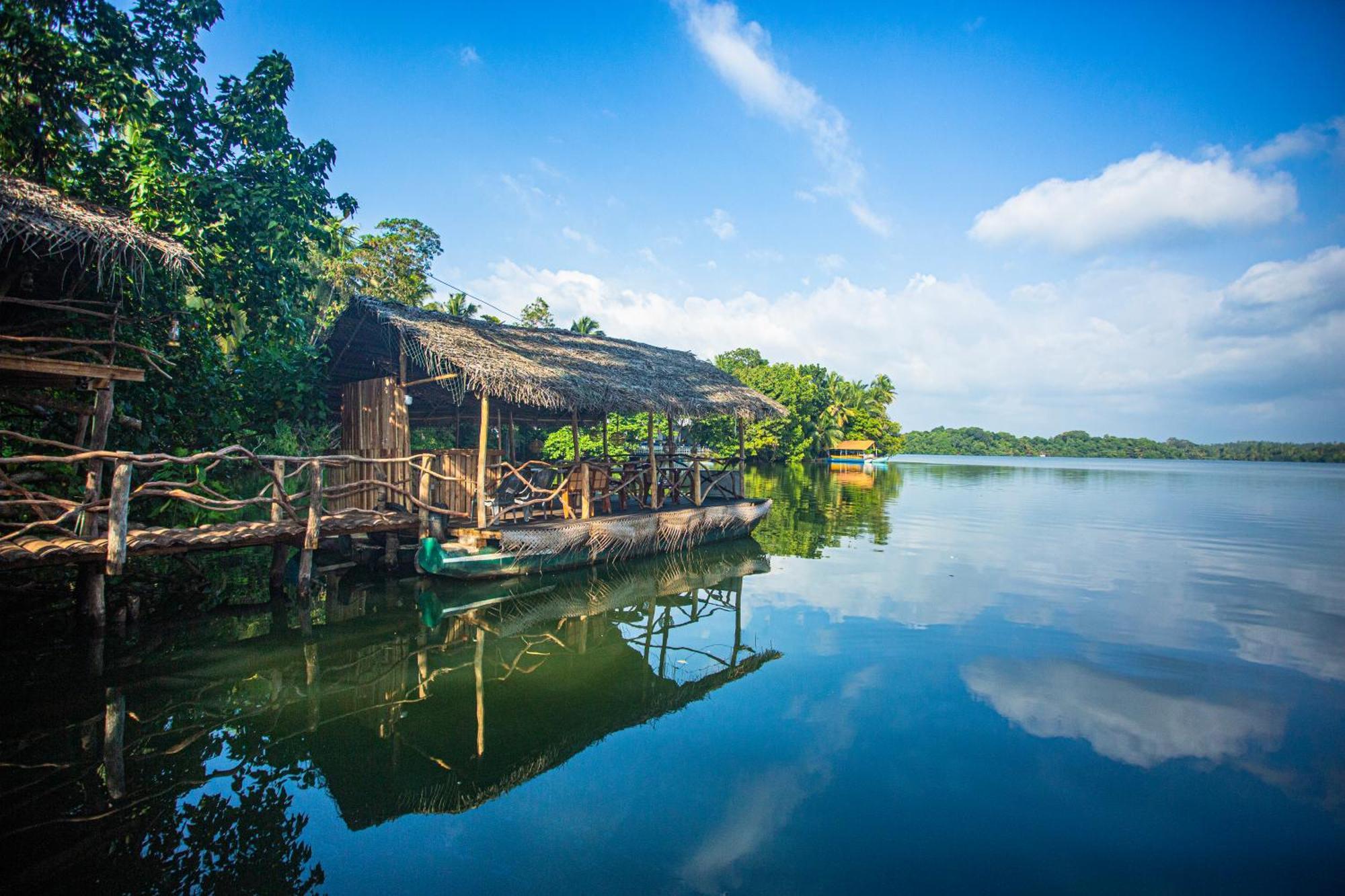 Aki Luna Lagoon Resort Hikkaduwa Buitenkant foto