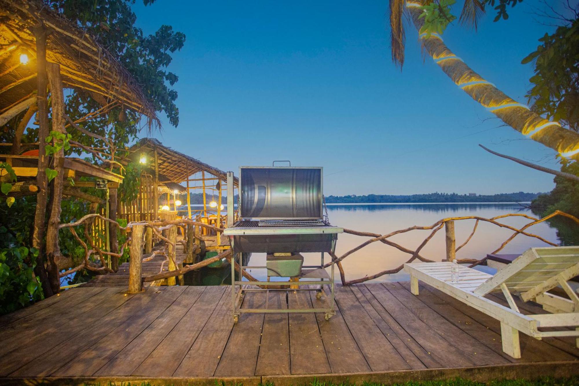 Aki Luna Lagoon Resort Hikkaduwa Buitenkant foto