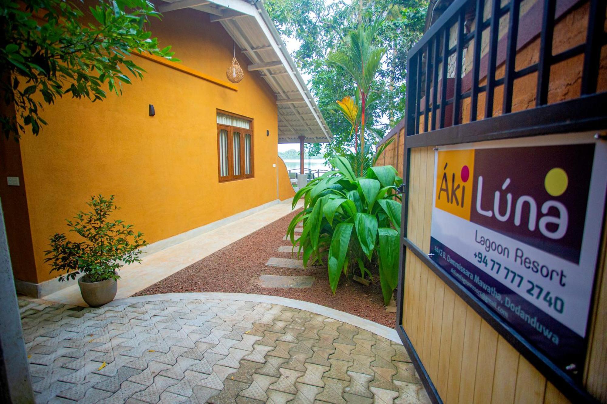Aki Luna Lagoon Resort Hikkaduwa Buitenkant foto