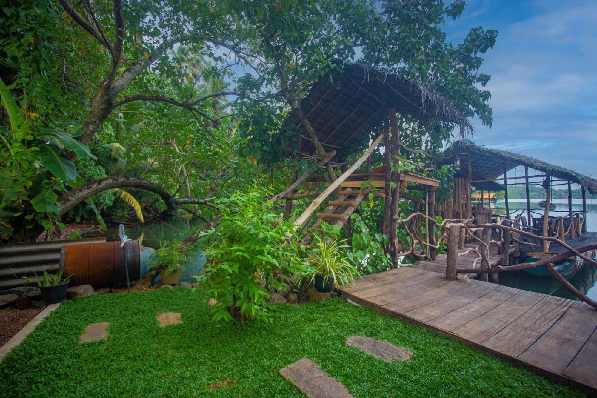 Aki Luna Lagoon Resort Hikkaduwa Buitenkant foto