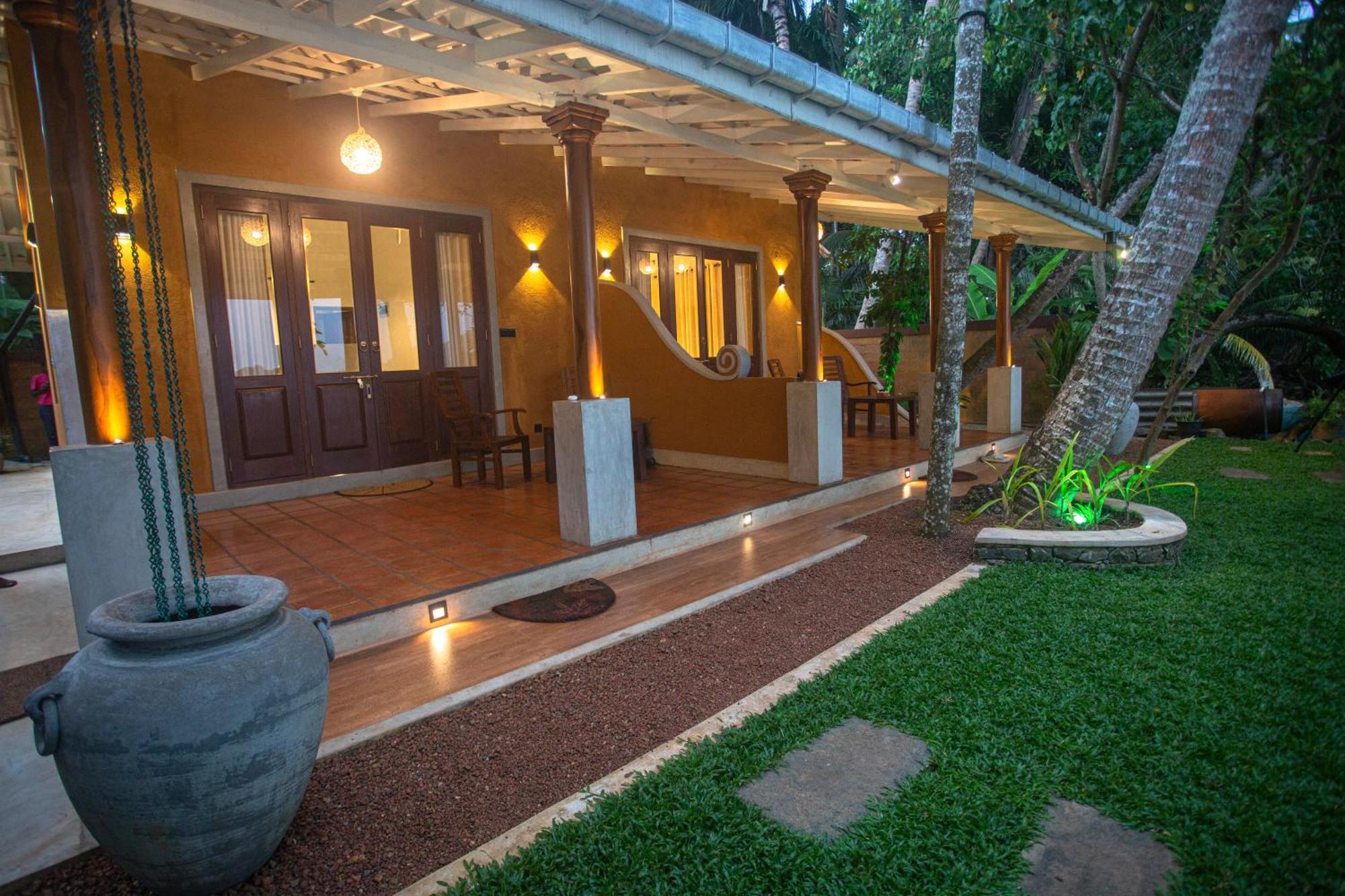 Aki Luna Lagoon Resort Hikkaduwa Buitenkant foto