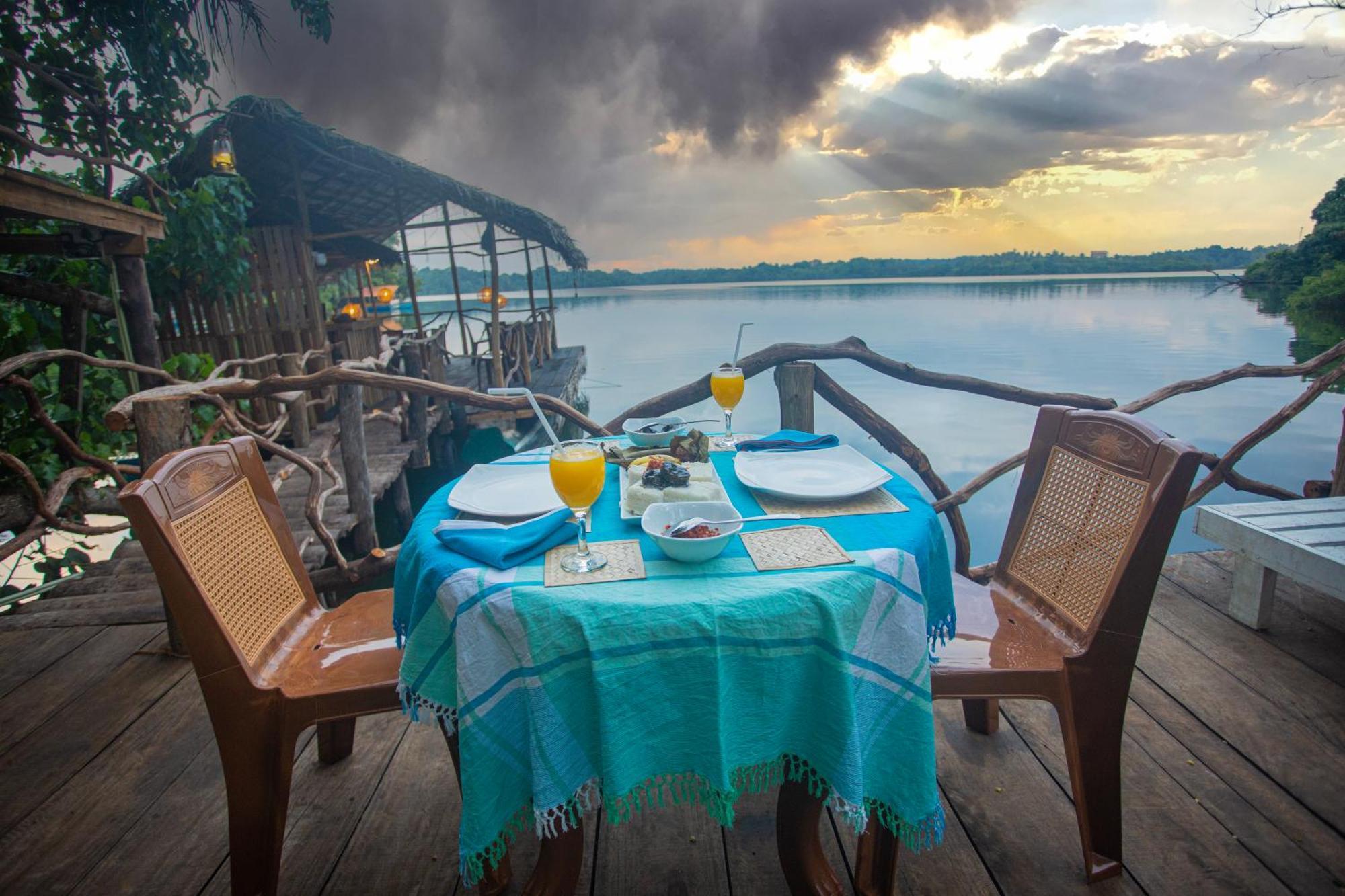 Aki Luna Lagoon Resort Hikkaduwa Buitenkant foto